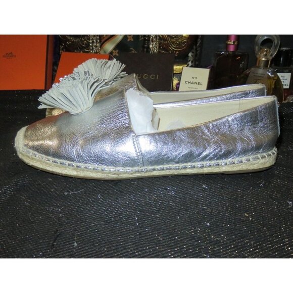 MICHAEL KORS LOLITA Silver Metallic Leather Pom Pom Espadrilles size 9.5 Slip On - Picture 1 of 12